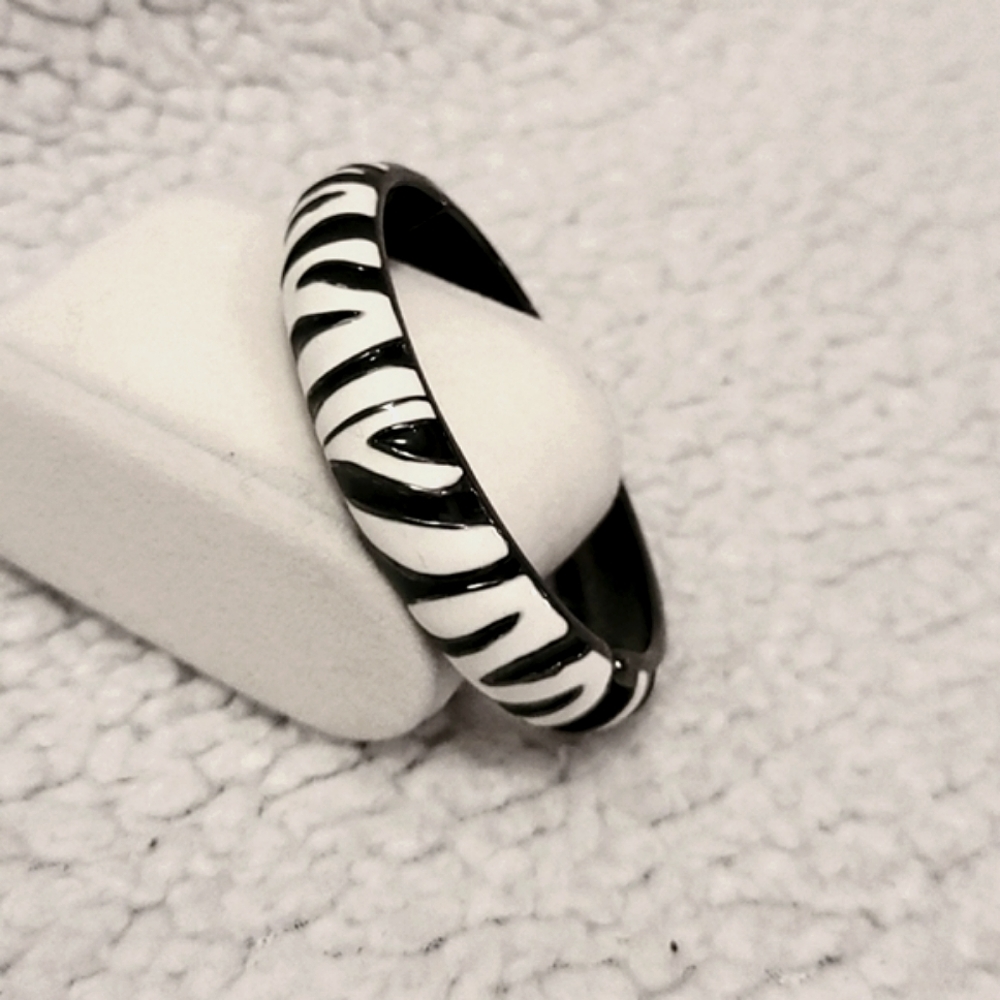 *3/$7* Enamel Zebra Bangle